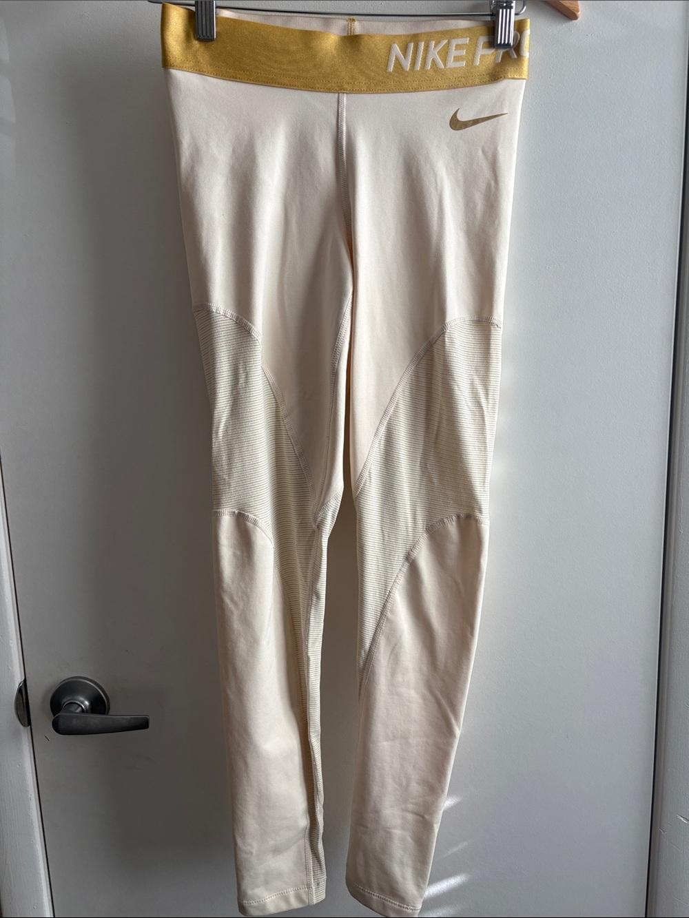 Nike Pro Atlhletic Stretch Cream and Gold Performance Legging SZ M